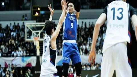 金凯瑞否认克隆传闻 官方坚称非复制品