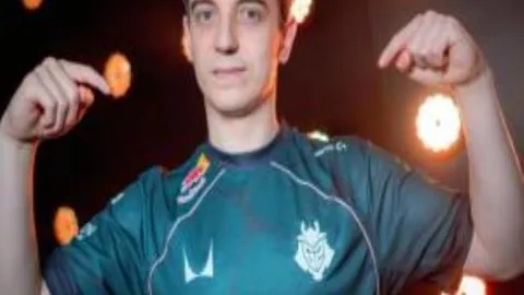 “科斯塔库塔：虽败于都灵，米兰展现亮点，四强争夺仍有望”